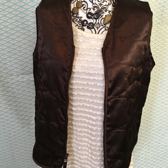 Thin Quilted Brown Zippered Vest - Picture 2 of 4